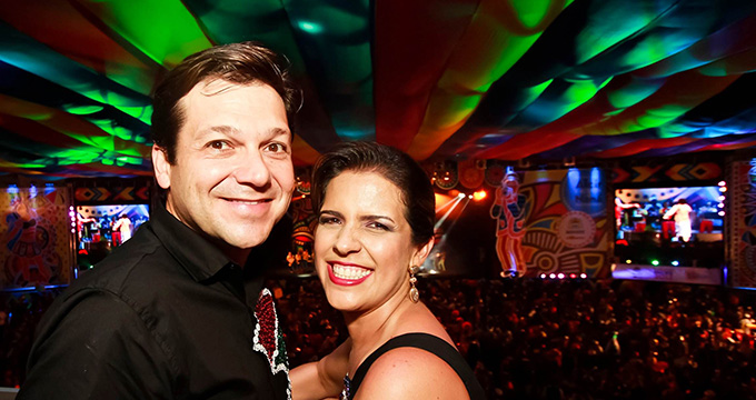 Prefeito Geraldo Julio e sua esposa, Cristina Melo (Foto: Andréa Rêgo Barros / PCR)