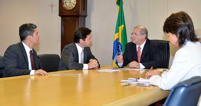 Geraldo obtém apoio de ministro  para implantar projeto Recife Digital (Foto: Andréa Rêgo Barros / PCR)