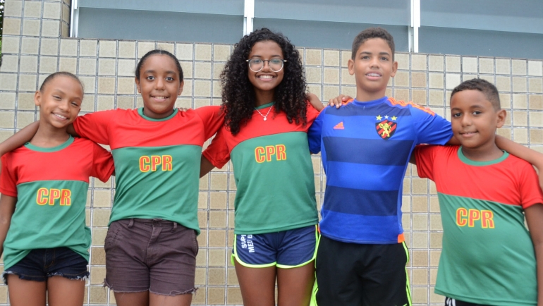 Atletas da Escolinha AMO Atletismo participam do Torneio Escolar