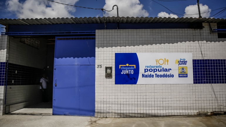 Restaurante popular oferece refeições a R$ 6,71 e gratuitas no Recife, Pernambuco