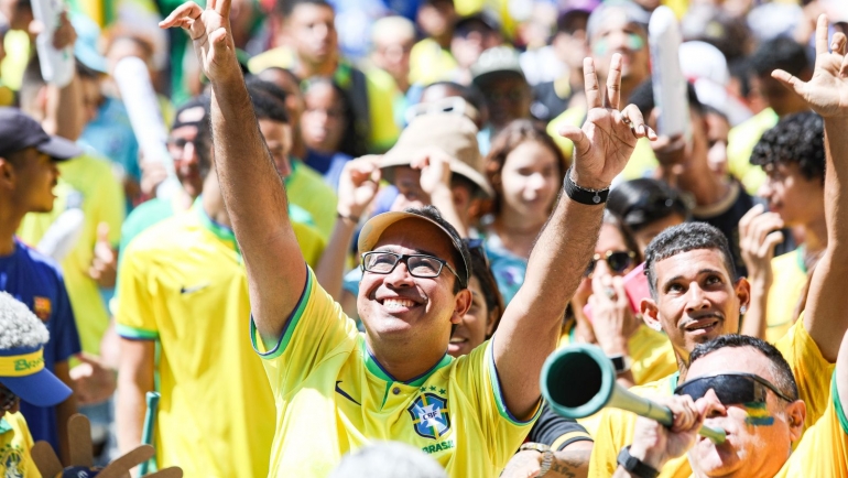 Copa Recife do Mundo reúne a torcida para mais um jogo no Recife