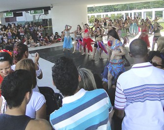 Oficinas do Festival Internacional de Dança continuam nesta semana Festival Internacional de Dança