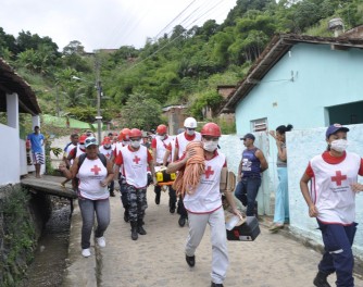 Simulação de desastre prepara Córrego da Bica para chuvas fortes
