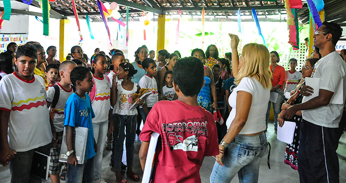 Escolas municipais recebem 90 mil alunos para primeiro dia de aulas de 2013 (Foto: Ivanildo Francisco / PCR)