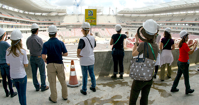 Patrocinadores oficiais da Copa do Mundo da Fifa visitam o Marco Zero e a Arena Pernambuco (Foto: Andréa Rêgo Barros / PCR)