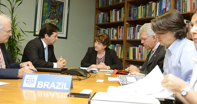 Geraldo Julio se reúne com Deborah Wetzel, do Banco Mundial (Foto: Humberto Pradera/Divulgação)